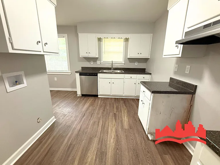 3521 Steele St — Photo 7