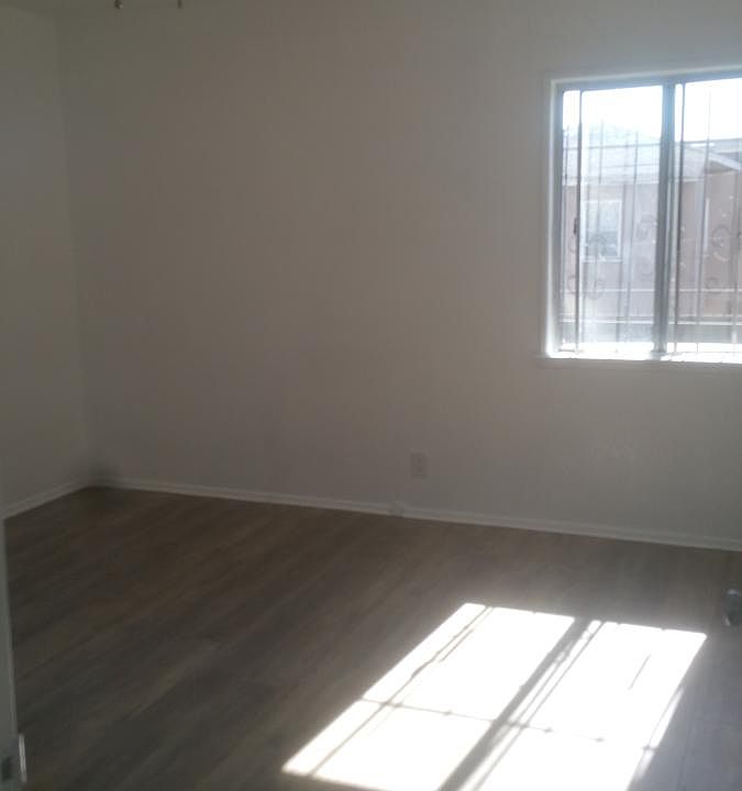 2nd image of 1224 W 111th St APT 2