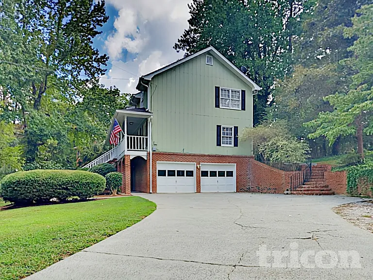 1516 Maple Ridge Dr — Photo 3