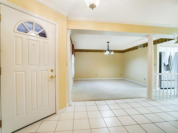 3rd image of 412 Cambridge Dr