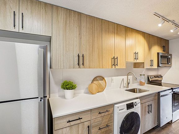 3rd image of 534 N Washington St #202