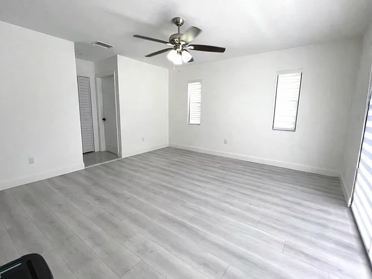 3767 Golden Gate Blvd E — Photo 6