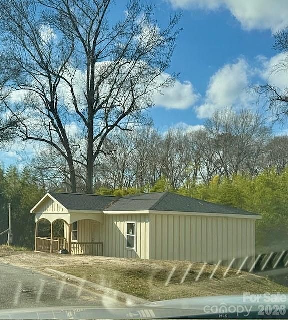 1st image of 38 Poplar St