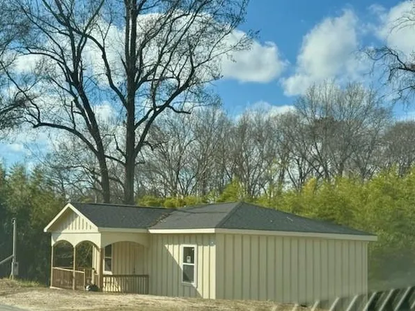 38 Poplar St, Great Falls, SC 29055