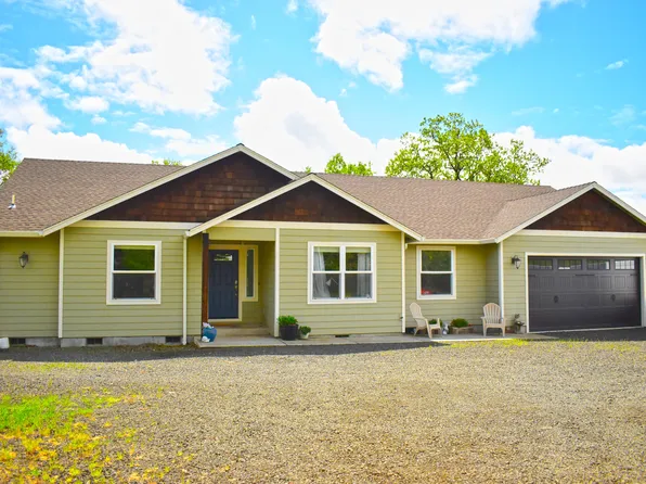 13822 Perry Rd, Central Point, OR 97502