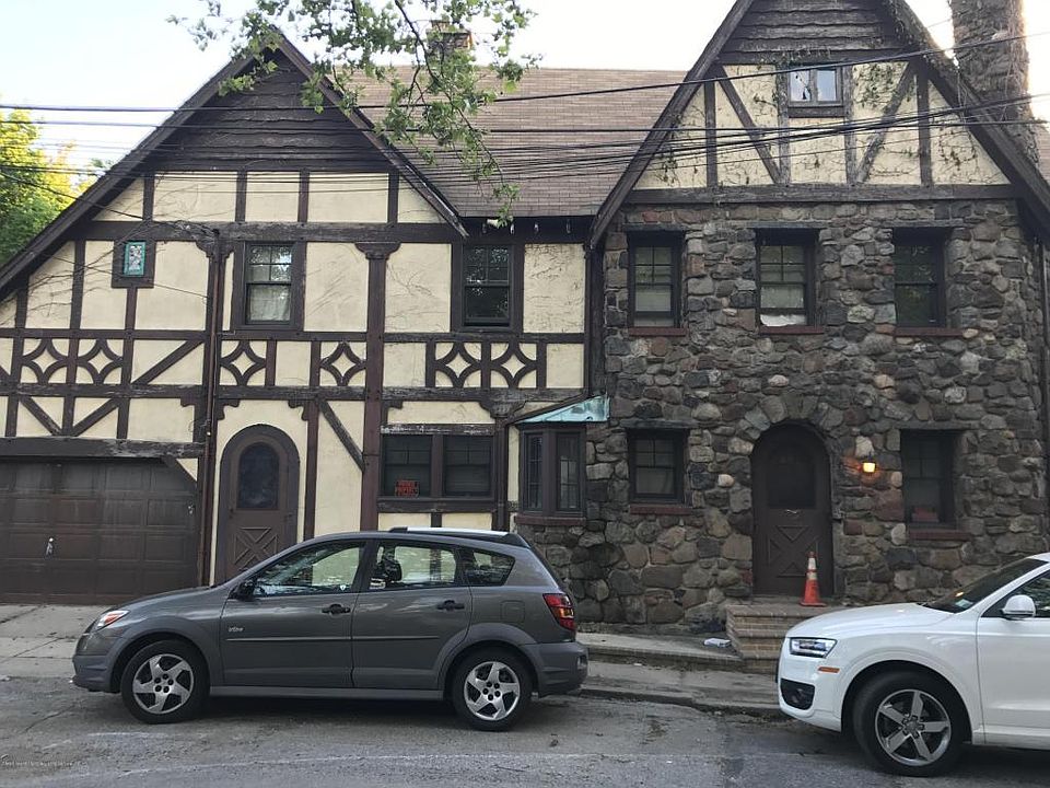 1st image of 35 Fort Hill Cir