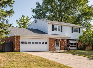 1922 Campus Dr, Fairborn, OH 45324