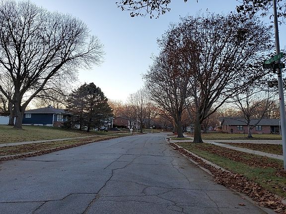 5th image of 1810 Oakdale Ave