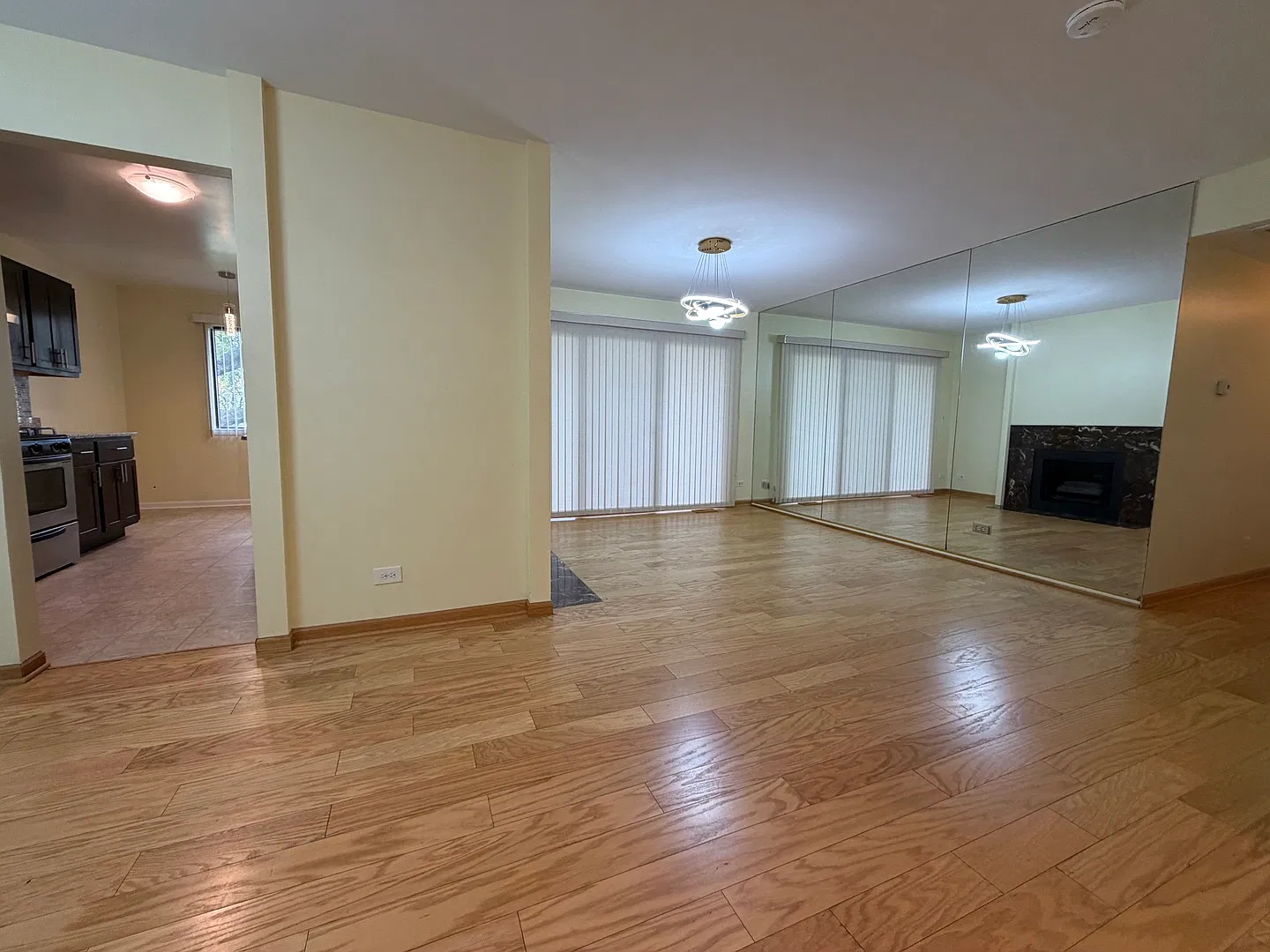 2 bed, 1100 sqft, $2,300 — Photo 2