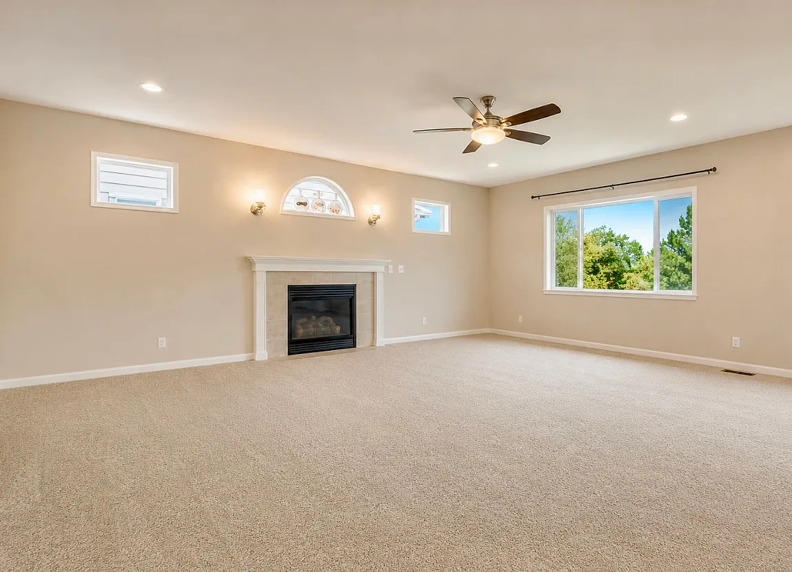 5 bed, 2816 sqft, $3,220 — Photo 3