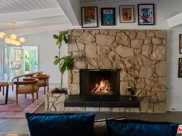 7211 Chelan Way, Los Angeles, CA 90068