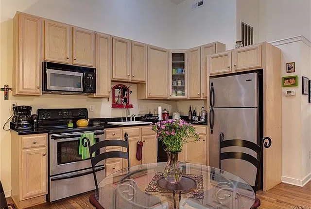 209 N 19th St #23 — Photo 3