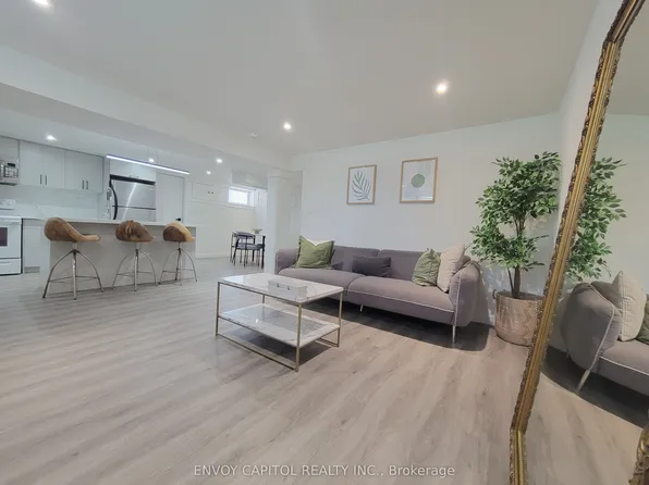 22 Bilardi Ct, Hamilton, ON L8H 3G3