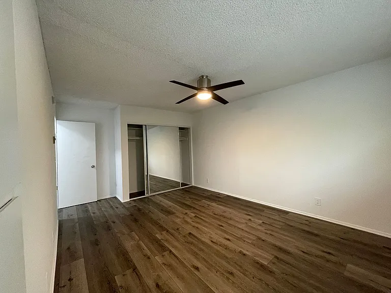 20317 Saticoy St — Photo 26