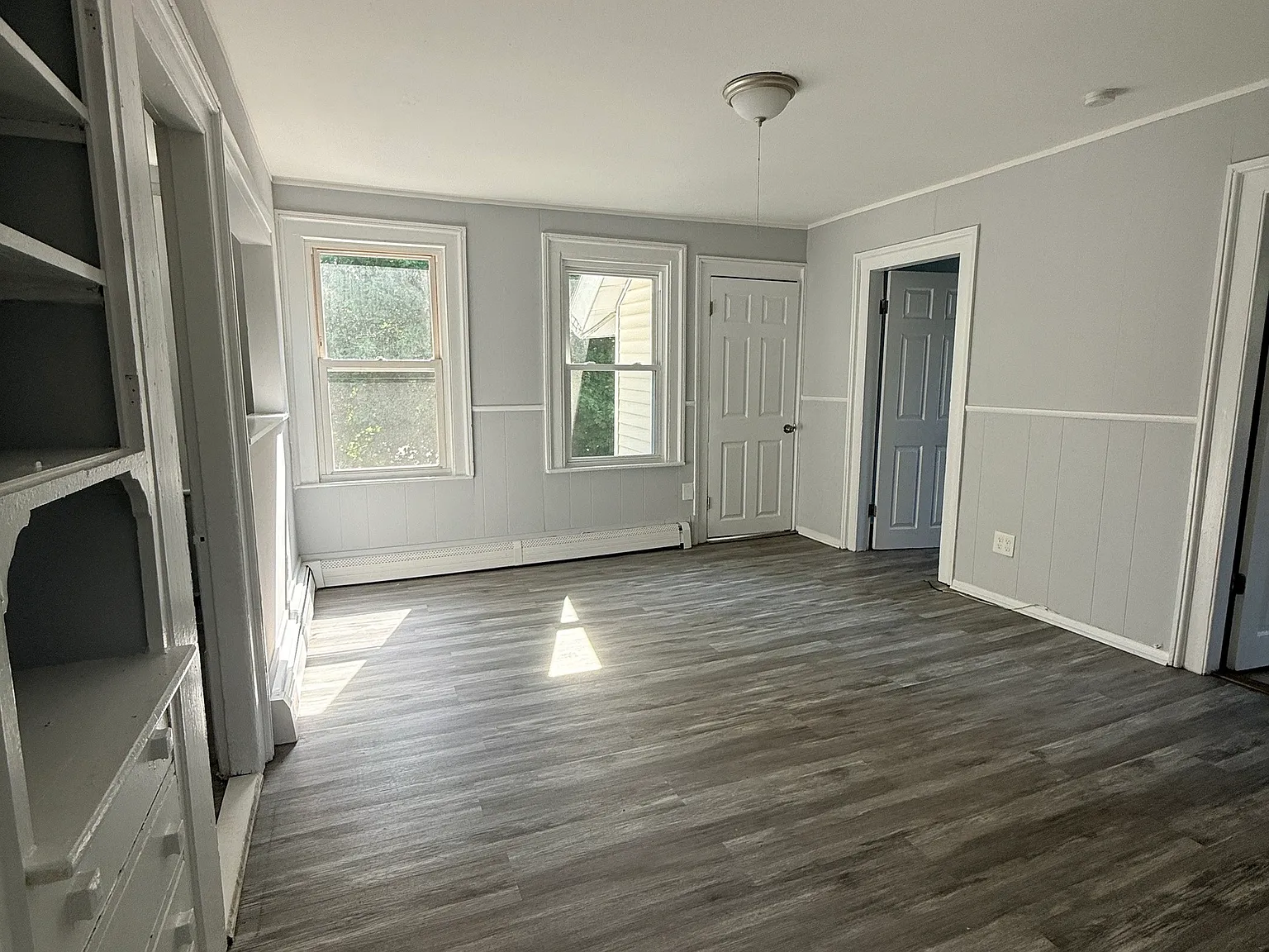 3 bed, 1.0 bath, 961 sqft, $1,700 — Photo 2