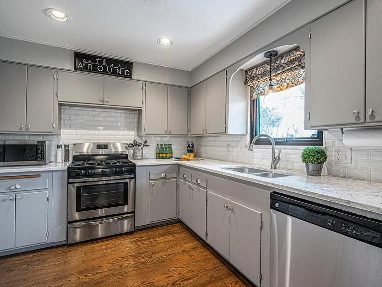 812 East Dr — Photo 15