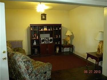 3rd image of 3514 Woodbridge Ave