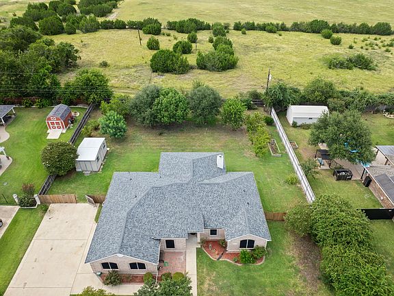 2nd image of 1203 Hummingbird Rd