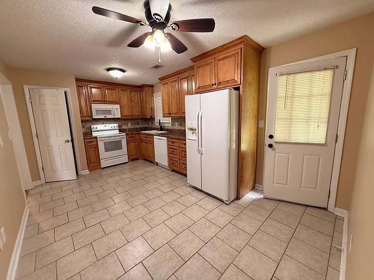 4534 Greystone Dr — Photo 12