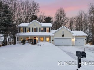 328 Boulder Dr, Norton Shores, MI 49444