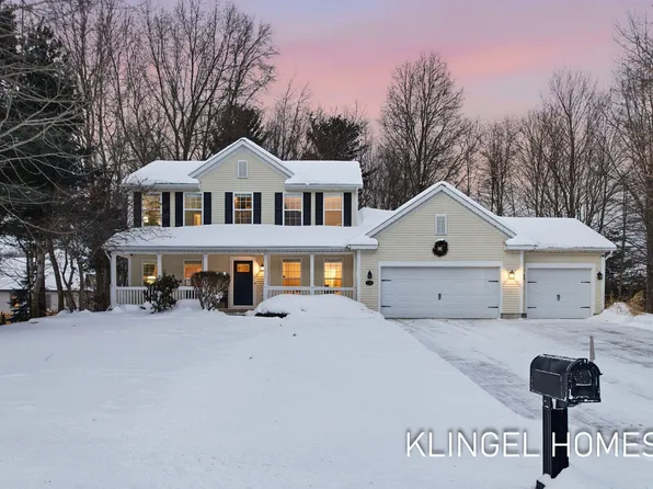 328 Boulder Dr, Norton Shores, MI 49444