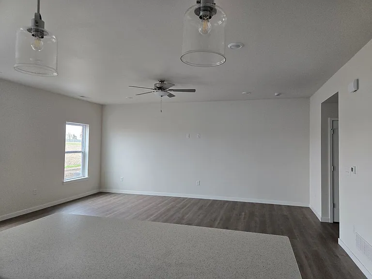1608-1630 Aspen Ct NE — Photo 8