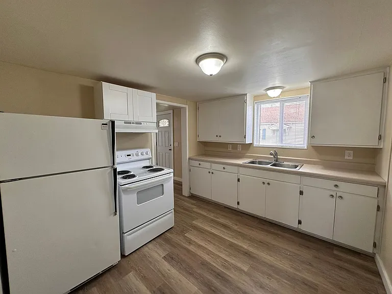 2306 J St — Photo 13