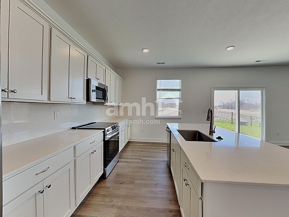 4th image of 962 Heritage Blvd