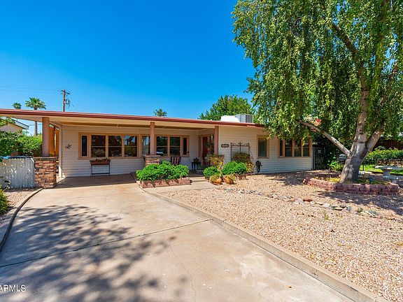 3rd image of 1402 W CACTUS WREN Drive