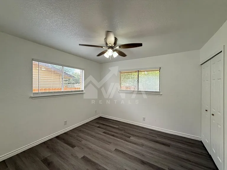 8007 Lake Frst — Photo 12