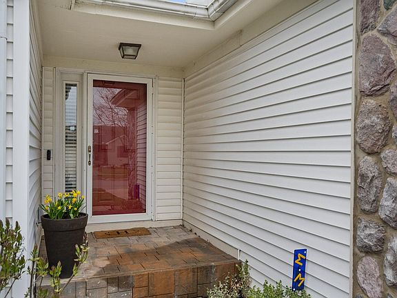 4th image of 7347 Knollwood Dr