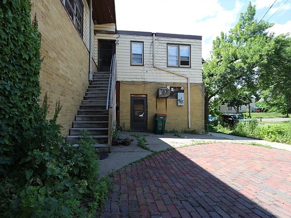 3rd image of 61 Winifred St W APT 2