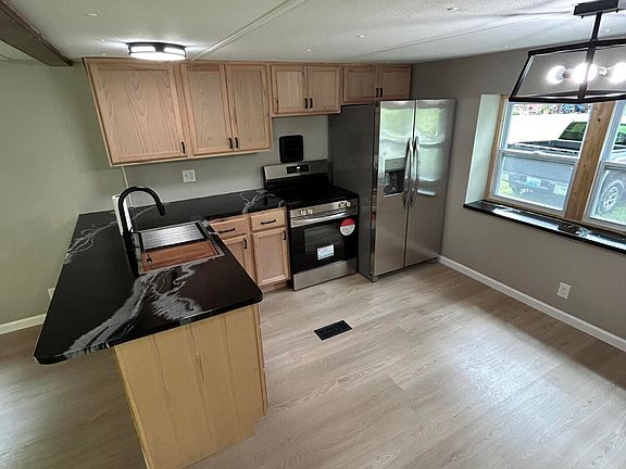 5th image of 635 E River Rd
