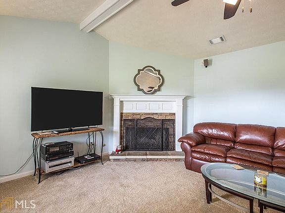 2nd image of 370 Cattlemans Cir