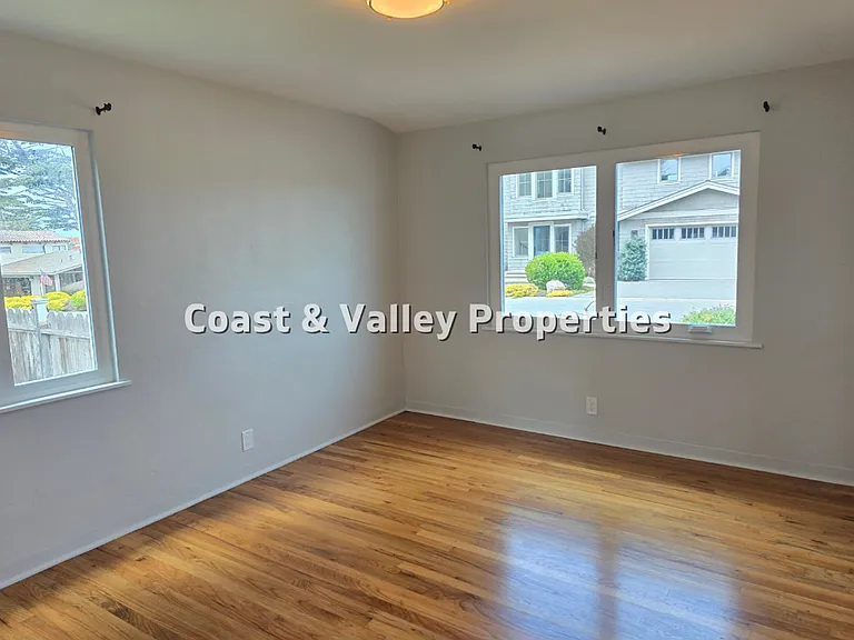 1117 Surf Ave — Photo 8