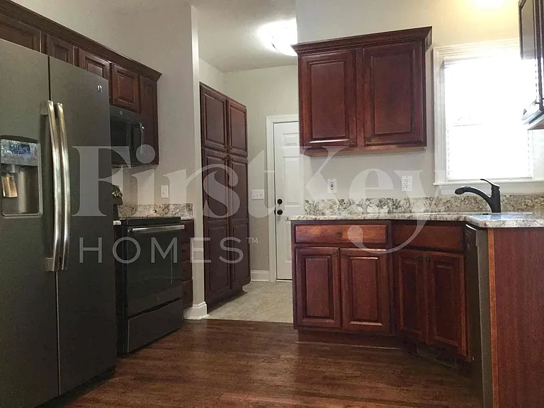 457 Riverglen Dr NW — Photo 6