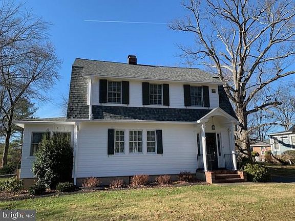3rd image of 124 Forest Dr
