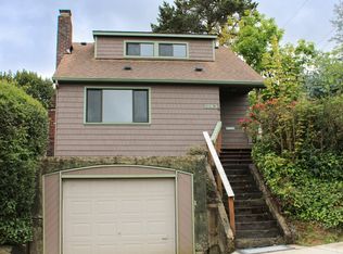 1093 Ferguson Ave, Coos Bay, OR 97420