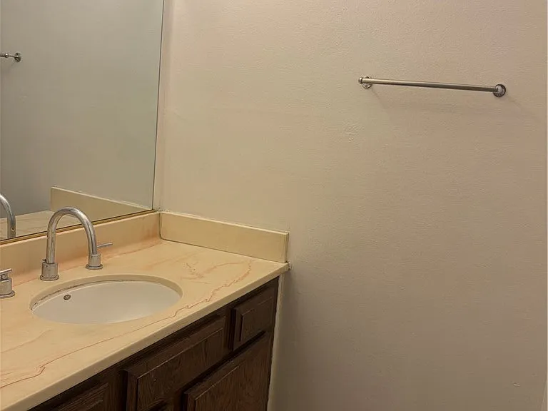 1439 Jellick Ave #B — Photo 8