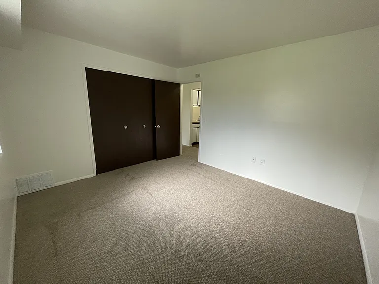 Windsor Place Apartments — Photo 82