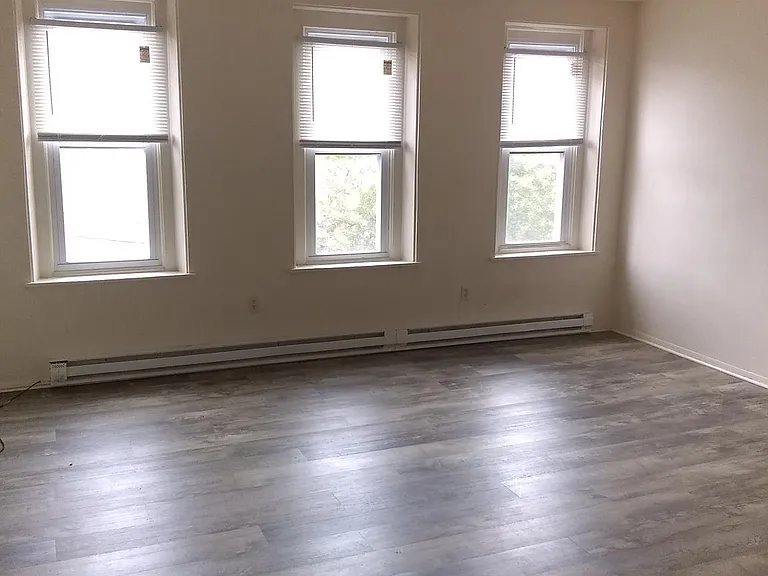 142 S Queen St #5 — Photo 3