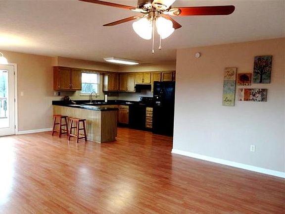 4th image of 611 Deerwood Dr