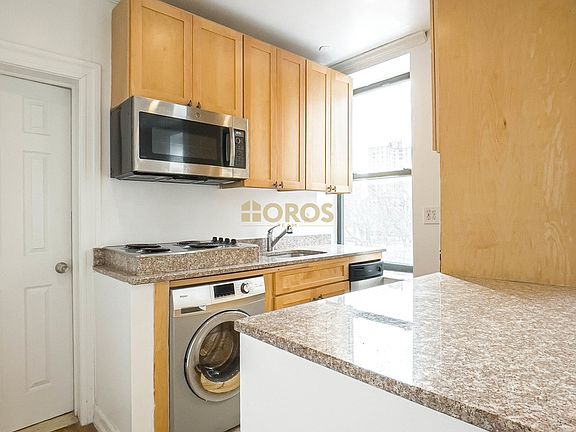 3rd image of 262 E 2nd St #B5