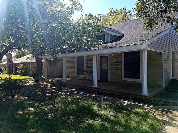 3rd image of 202 S Cottonbelt Ave