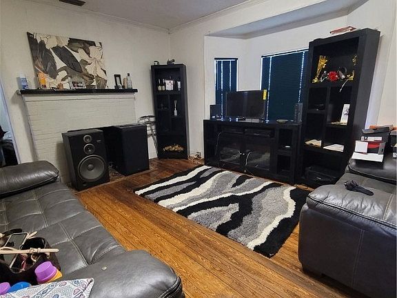 4th image of 320 W Sagamore Ave