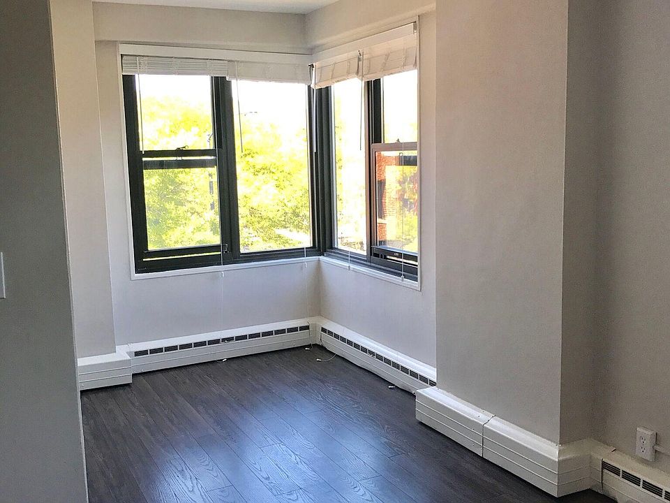 1st image of 1218 E Hyde Park Blvd #307