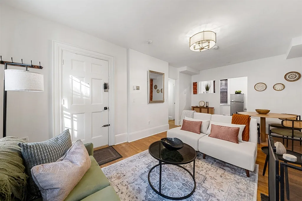 2 bed, 2.0 bath, 974 sqft, $4,990 — Photo 3