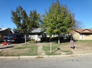 304 W Nueces St, Uvalde, TX 78801