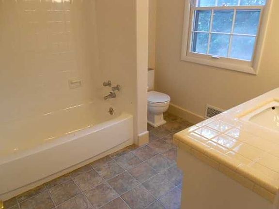 4th image of 2417 Santa Monica Dr SE