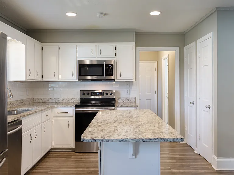 3638 Thorndike Dr — Photo 10